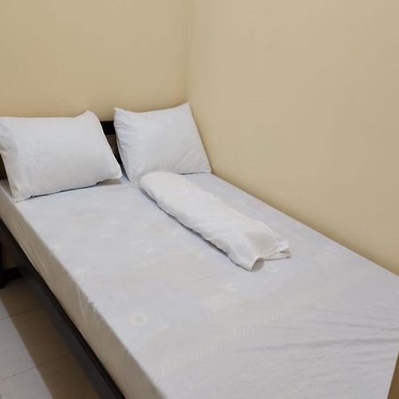 Oyo 91209 Arjuna Residence Syariah Sby Сурабая Экстерьер фото